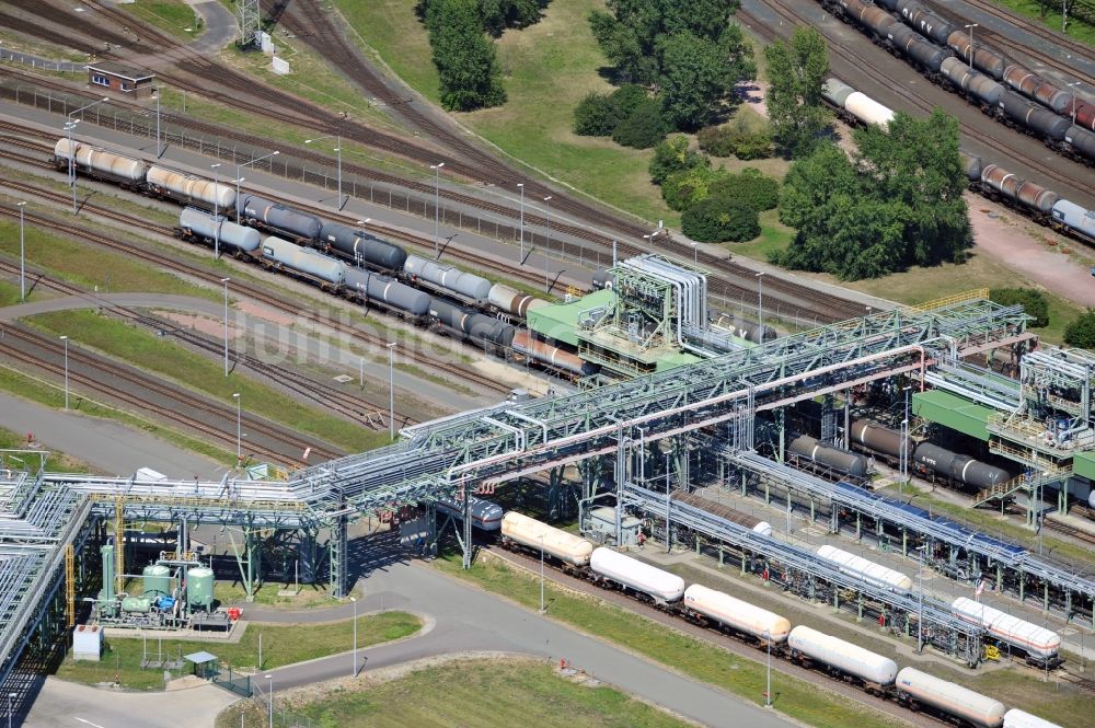 Luftbild Leuna - Güterbahnhof und Abfüllstation auf dem Gelände der TOTAL Raffinerie Mitteldeutschland in Leuna im Bundesland Sachsen-Anhalt