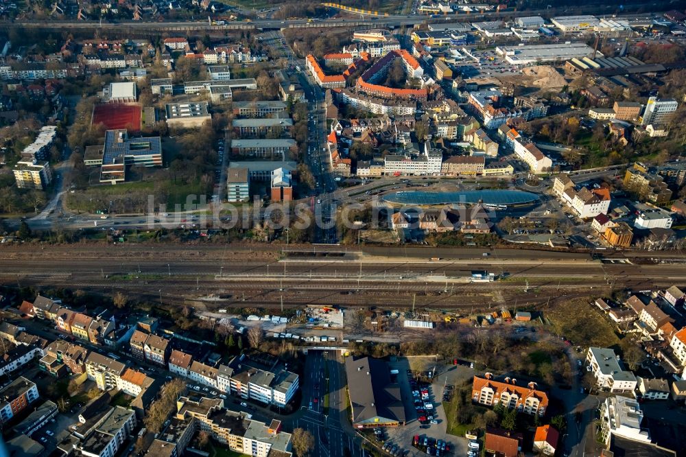 Luftaufnahme Herne - Güterbahnhof der Deutschen Bahn und Bahnhof Herne an der Westring- Brücke in Herne im Bundesland Nordrhein-Westfalen