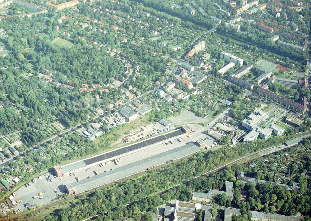 Berlin - Marienfelde von oben - Güterbahnhof Marienfelde in der Nähe des Flughafens Tempelhof.