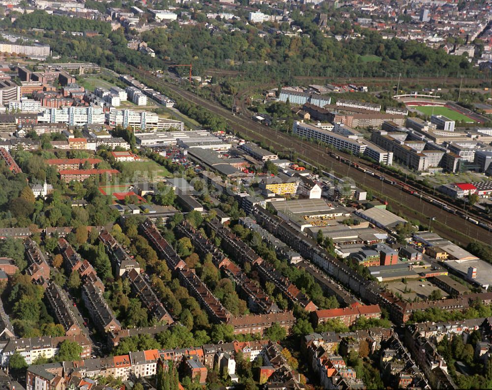 Köln von oben - Güterbahnhofs Eifeltor und Vorgebirgstor mit der Sportanlage Süd im Süden von Köln