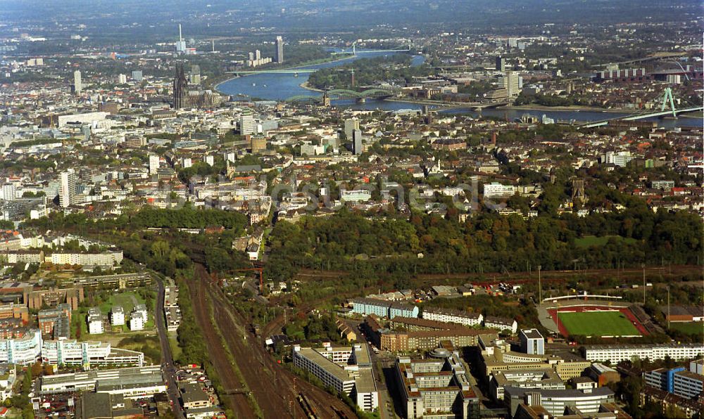 Köln aus der Vogelperspektive: Güterbahnhofs Eifeltor und Vorgebirgstor mit der Sportanlage Süd im Süden von Köln