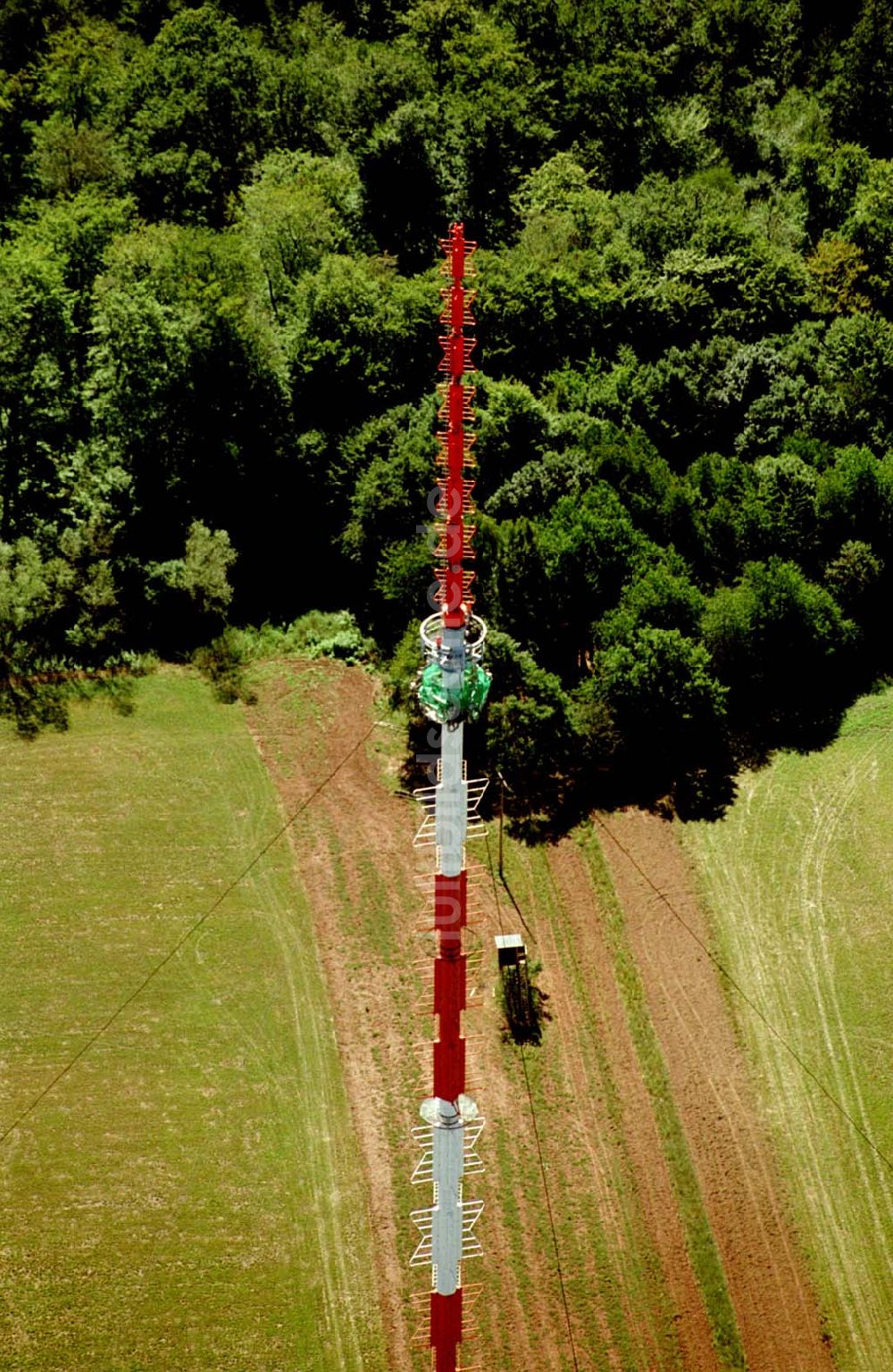 Luftaufnahme Göttelborn / Saarland - Göttelborn / Saarland Blick auf die Sanierung des Sendemastes im Saarland durch die Firma W