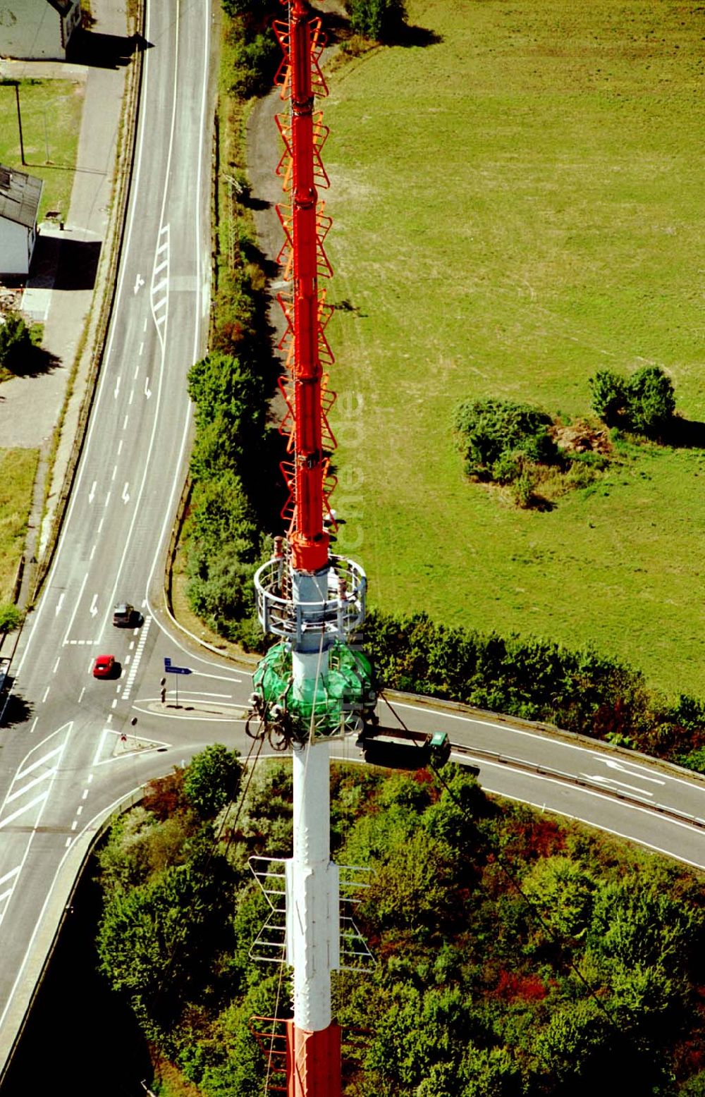 Luftbild Göttelborn / Saarland - Göttelborn / Saarland Blick auf die Sanierung des Sendemastes im Saarland durch die Firma W