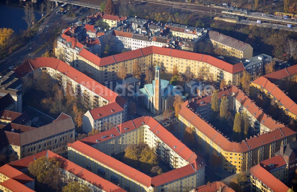 Berlin OT Charlottenburg von oben - Gustav-Adolf - Kirche in Berlin im Bezirk Charlottenburg-Wilmersdorf im Ortsteil Charlottenburg