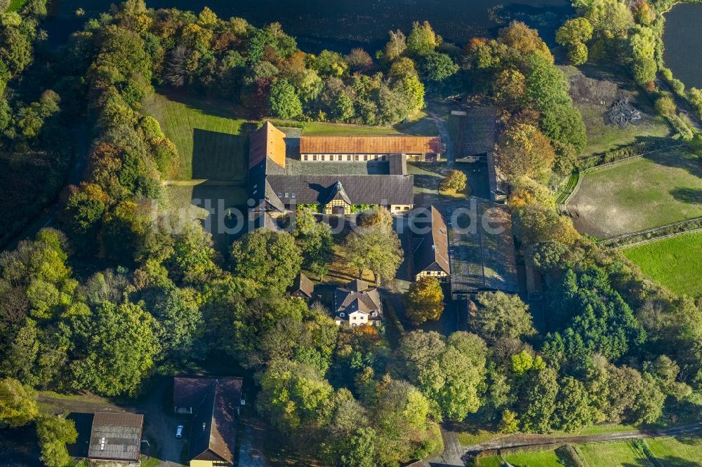 Rietberg aus der Vogelperspektive: Gut Rietberg und Gelände der Landesgartenschau mit Wallgraben in Form eines niederländischen Forts in Rietberg im Bundesland Nordrhein-Westfalen