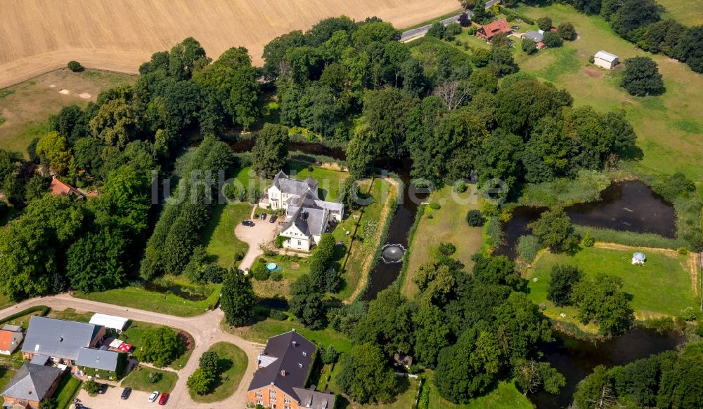 Luftbild Walkendorf - Gutshaus des FerienGut Dalwitz in Walkendorf im Bundesland Mecklenburg-Vorpommern