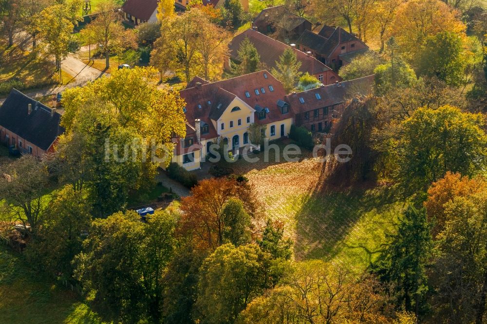 Vipperow OT Solzow aus der Vogelperspektive: Gutshaus Solzow in Vipperow im Bundesland Mecklenburg-Vorpommern