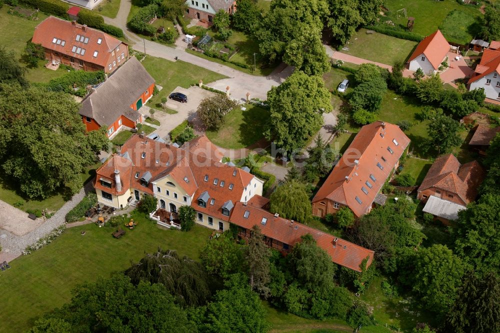 Luftaufnahme Vipperow - Gutshaus Solzow in Vipperow im Bundesland Mecklenburg-Vorpommern