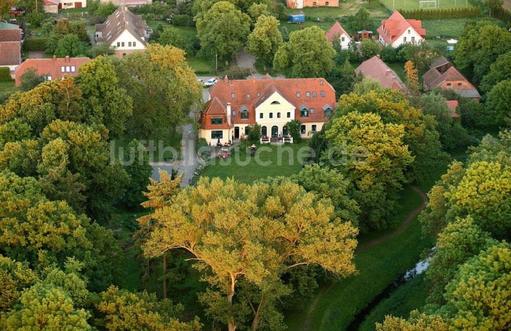 Vipperow von oben - Gutshaus Solzow in Vipperow im Bundesland Mecklenburg-Vorpommern