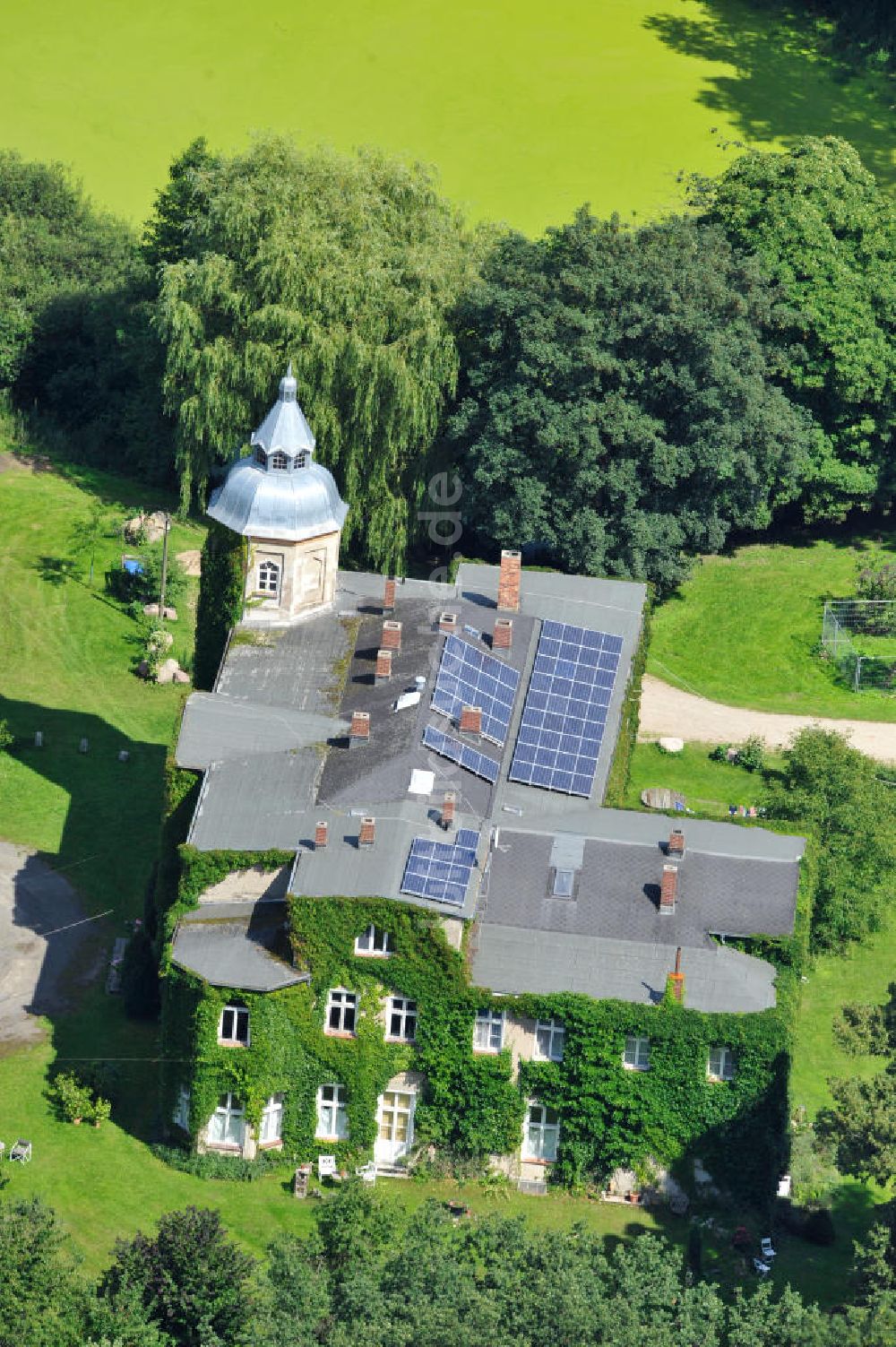 Wesselstorf aus der Vogelperspektive: Gutshaus Wesselstorf bei Tessin