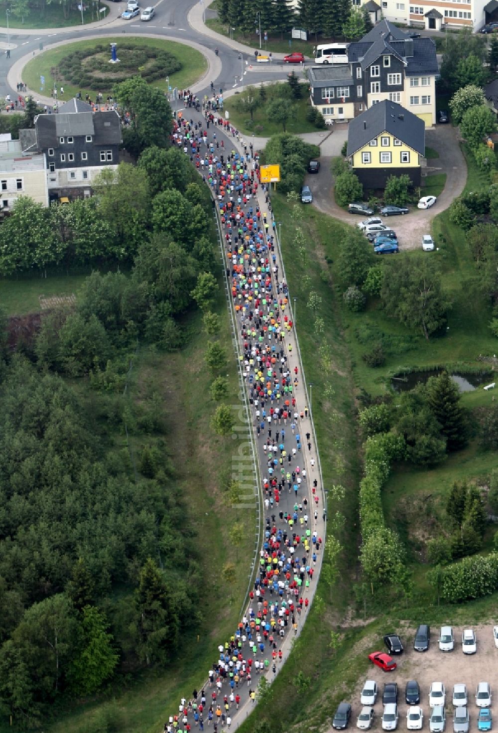 Oberhof von oben - GutsMuths - Rennsteig - Lauf ( Crosslauf auf dem Rennsteig in Gedenken an GutsMuths) im Thüringer Wald in Oberhof im Bundesland Thüringen