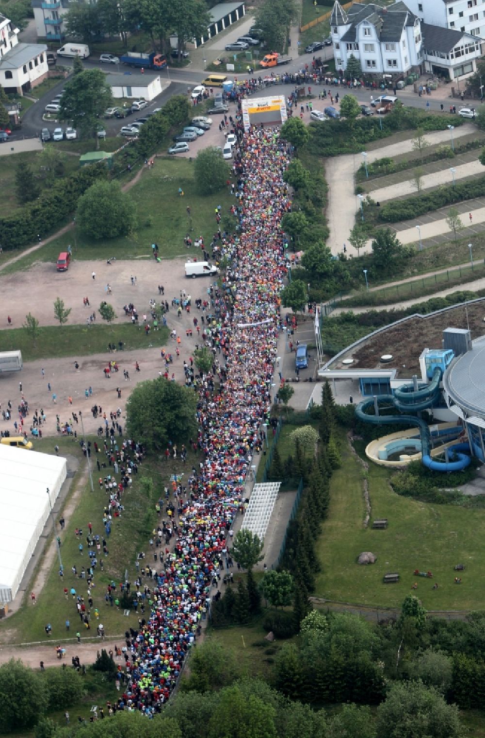 Oberhof von oben - GutsMuths - Rennsteig - Lauf ( Crosslauf auf dem Rennsteig in Gedenken an GutsMuths) im Thüringer Wald in Oberhof im Bundesland Thüringen