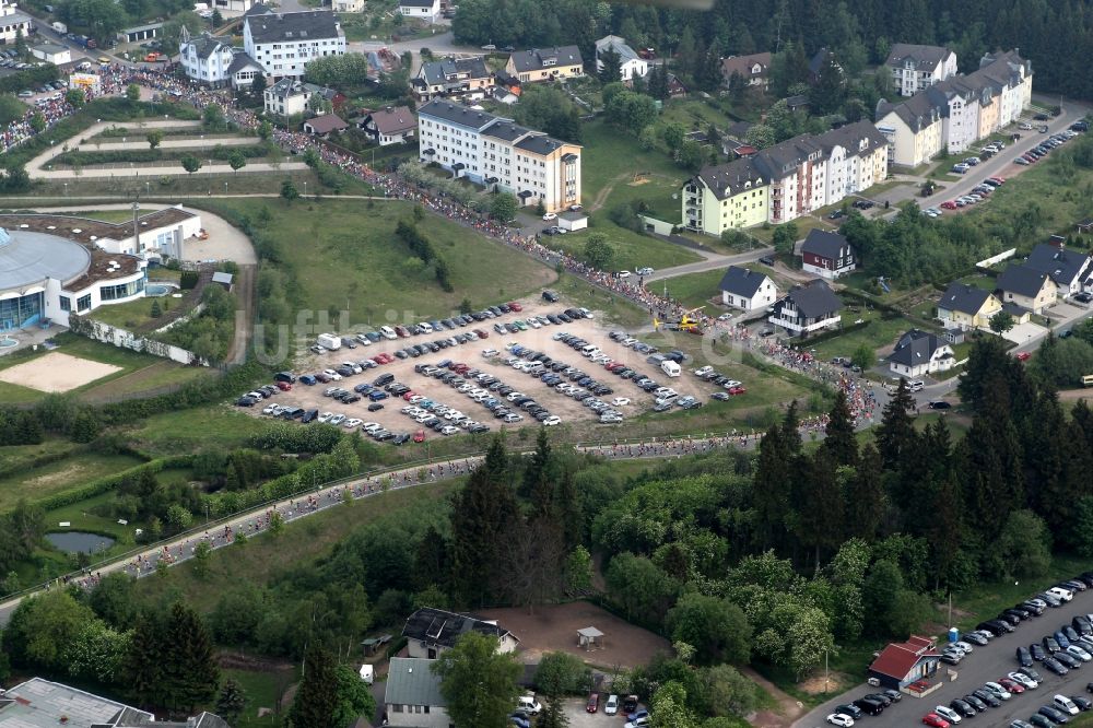 Oberhof von oben - GutsMuths - Rennsteig - Lauf ( Crosslauf auf dem Rennsteig in Gedenken an GutsMuths) im Thüringer Wald in Oberhof im Bundesland Thüringen