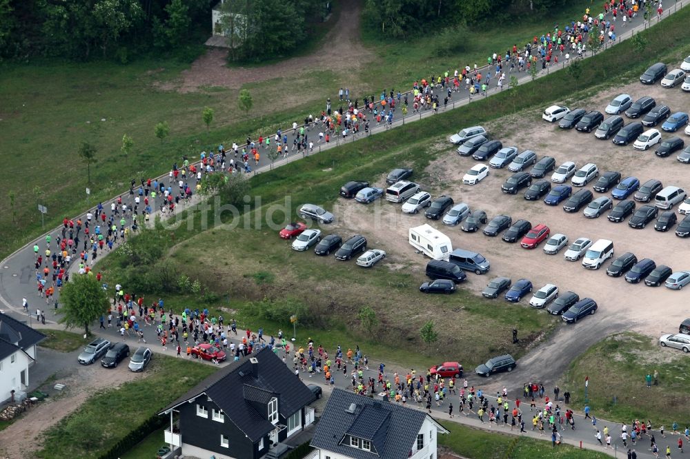 Luftaufnahme Oberhof - GutsMuths - Rennsteig - Lauf ( Crosslauf auf dem Rennsteig in Gedenken an GutsMuths) im Thüringer Wald in Oberhof im Bundesland Thüringen