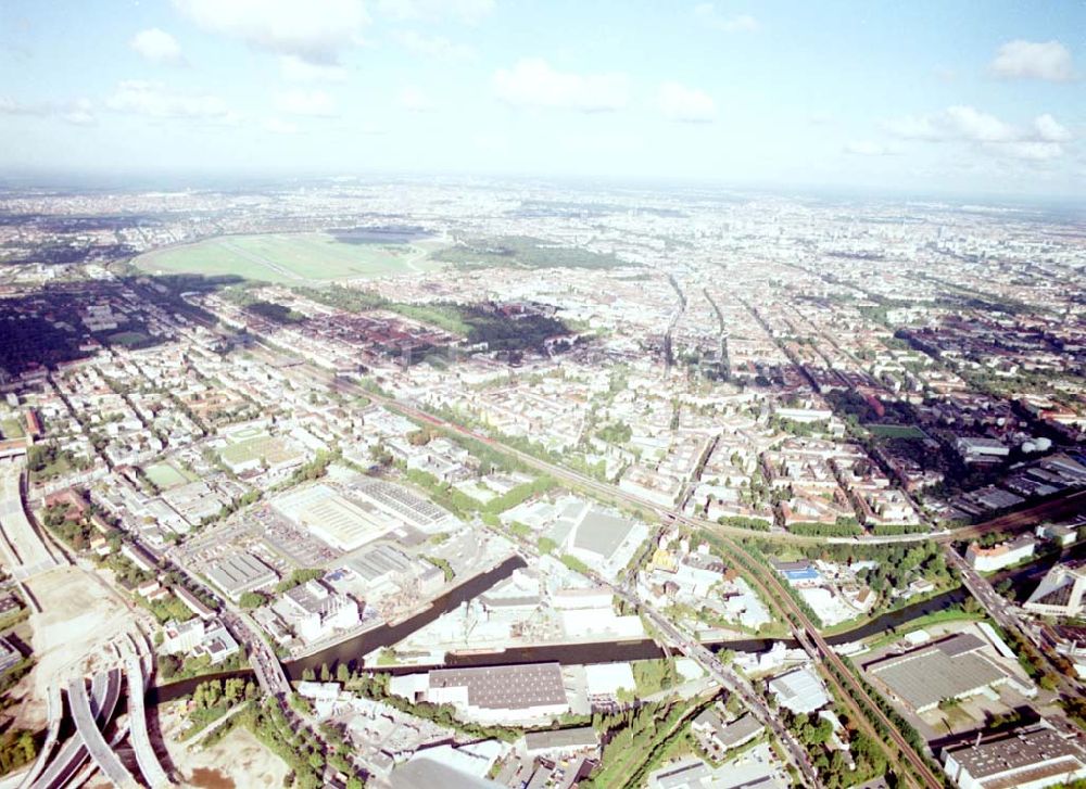 Berlin - Neukölln von oben - Hafen der BEHALA in Berlin - Neukölln.