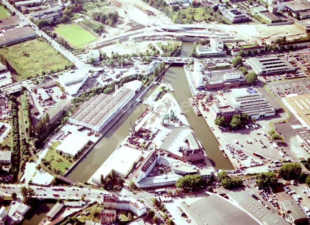 Berlin - Neukölln aus der Vogelperspektive: Hafen der BEHALA in Berlin - Neukölln.