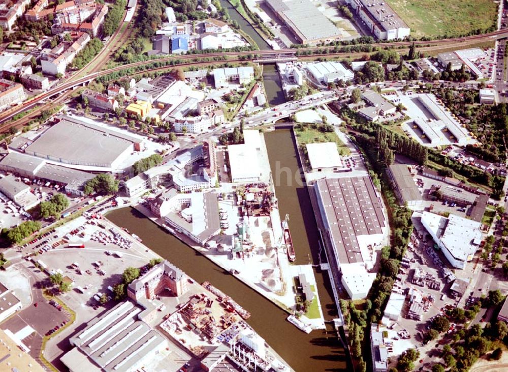 Berlin - Neukölln aus der Vogelperspektive: Hafen der BEHALA in Berlin - Neukölln.