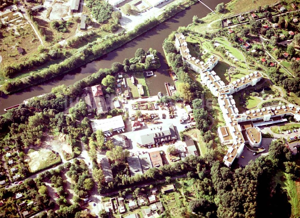 Luftaufnahme Berlin - Steglitz - Hafen der BEHALA in Berlin - Steglitz am Teltowkanal.