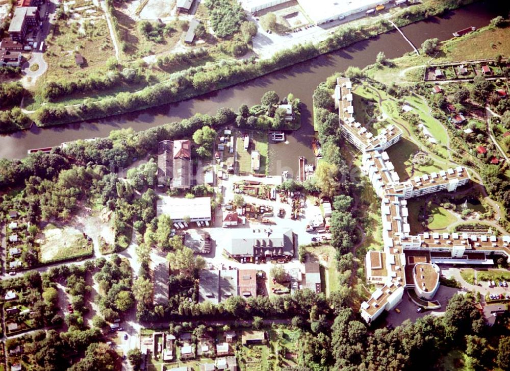 Berlin - Steglitz von oben - Hafen der BEHALA in Berlin - Steglitz am Teltowkanal.