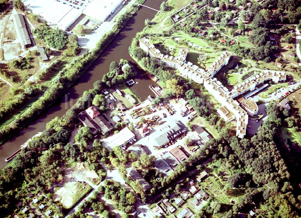 Berlin - Steglitz von oben - Hafen der BEHALA in Berlin - Steglitz am Teltowkanal.