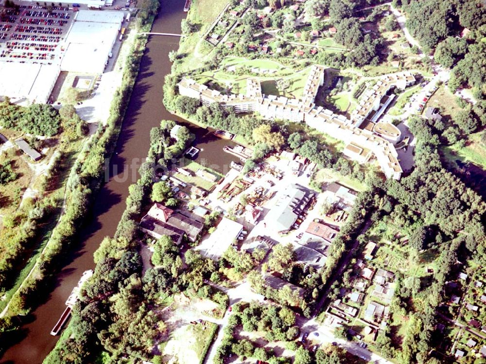 Berlin - Steglitz aus der Vogelperspektive: Hafen der BEHALA in Berlin - Steglitz am Teltowkanal.