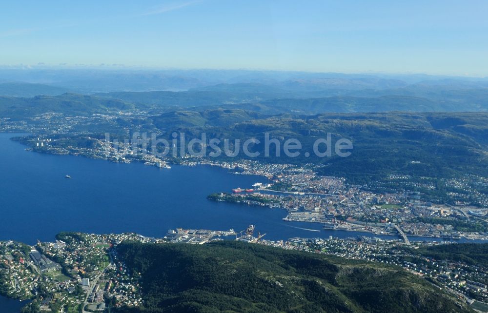 Bergen von oben - Hafen von Bergen in der Provinz Hordaland in Norwegen