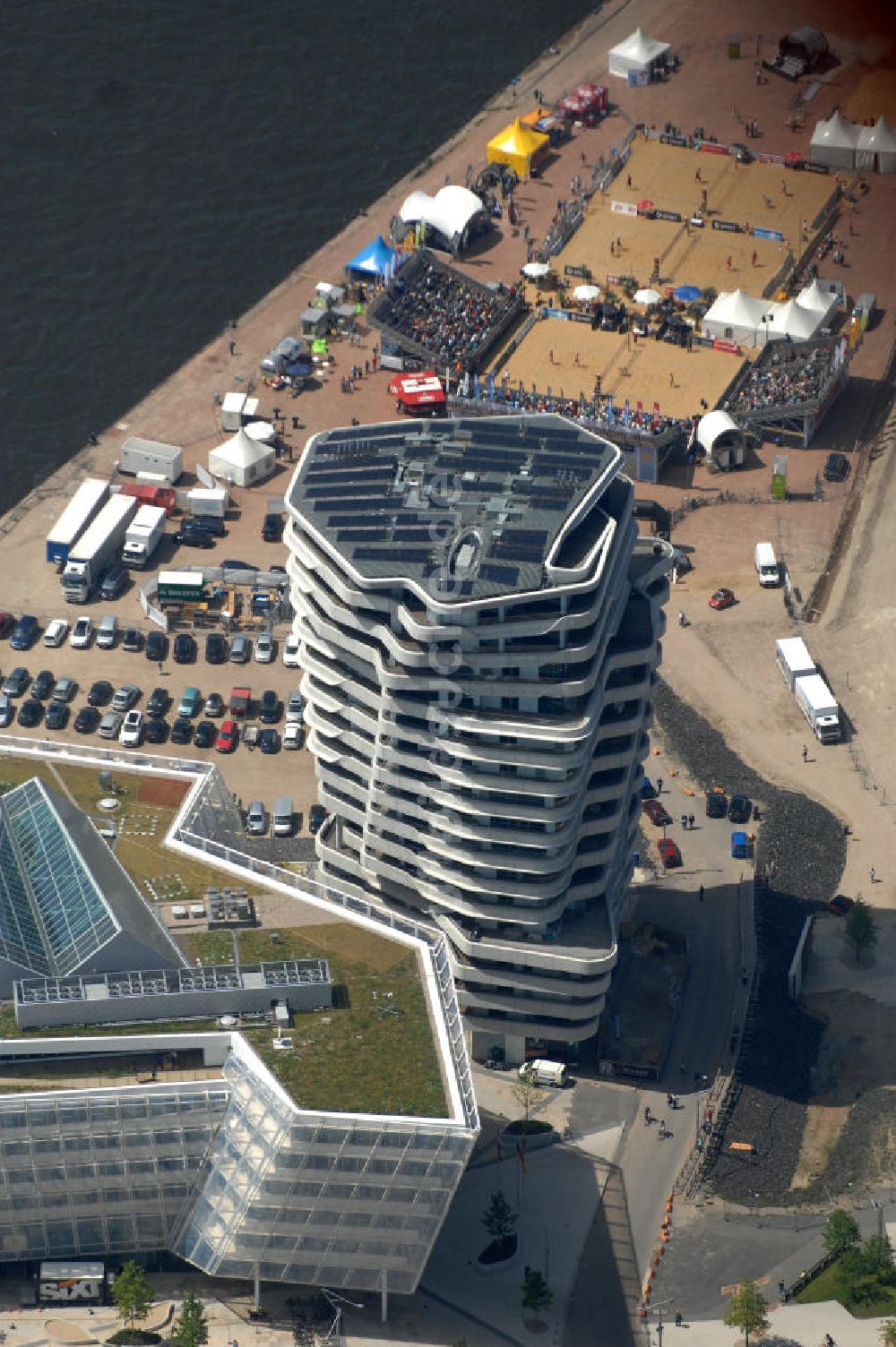 Hamburg aus der Vogelperspektive: Hafen City 7 Strandkai in Hamburg