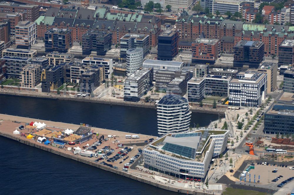 Hamburg aus der Vogelperspektive: Hafen City 7 Strandkai in Hamburg