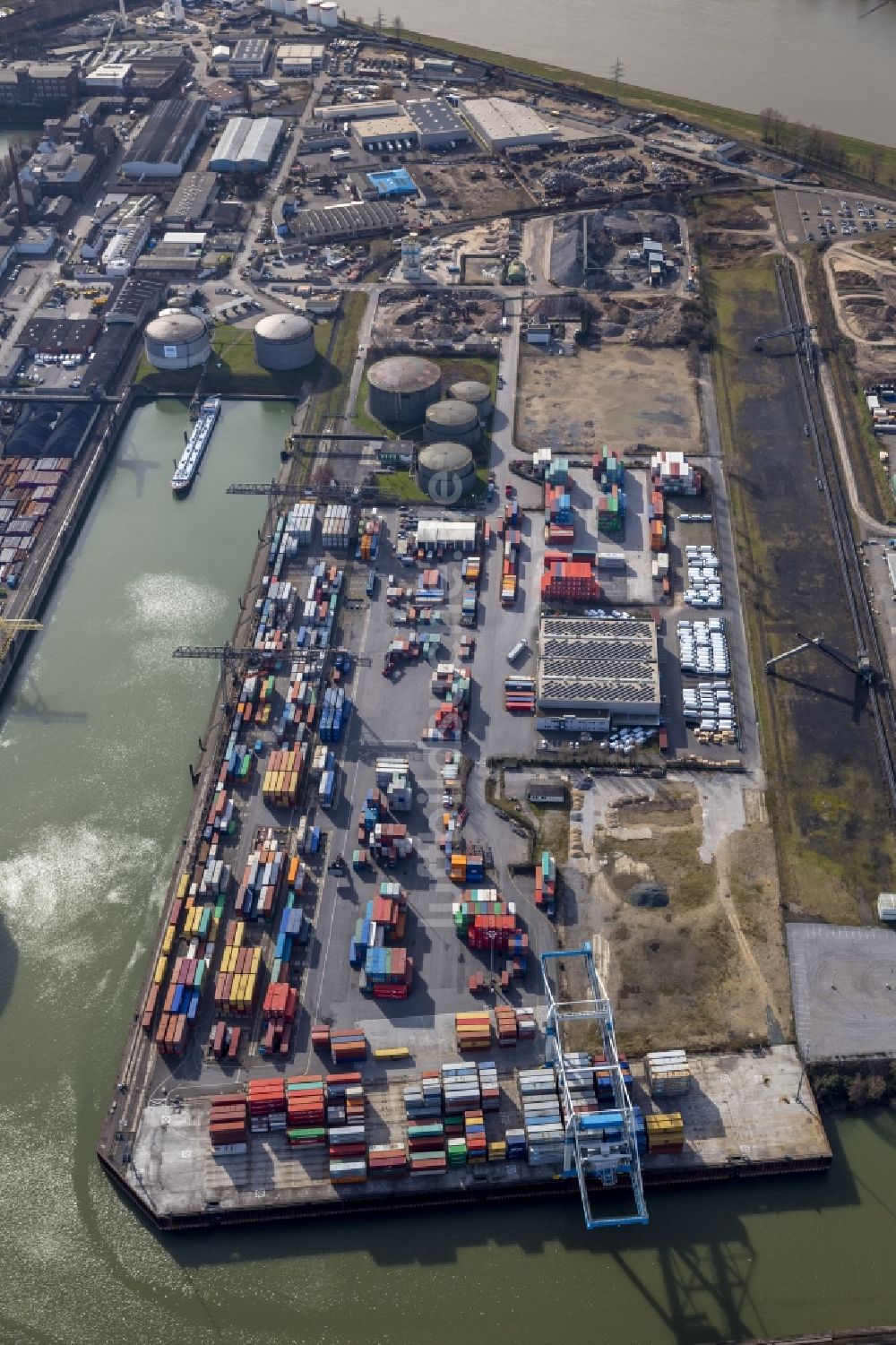 Duesseldorf aus der Vogelperspektive: Hafen Duesseldorf