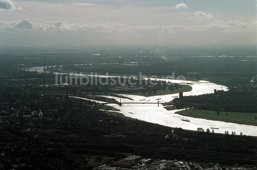 Duisburg aus der Vogelperspektive: Hafen Duisburg