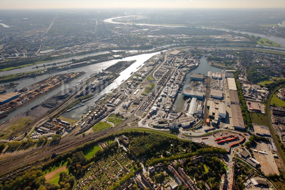 Duisburg von oben - Hafen von Duisburg im Bundesland Nordrhein-Westfalen