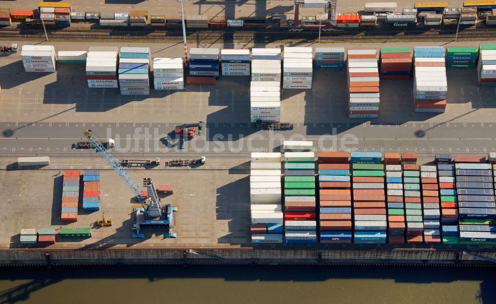 Duisburg von oben - Hafen von Duisburg im Bundesland Nordrhein-Westfalen