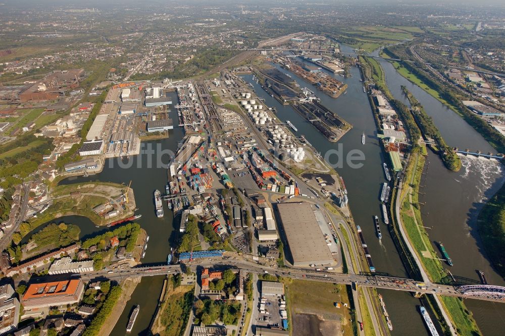 Duisburg von oben - Hafen von Duisburg im Bundesland Nordrhein-Westfalen