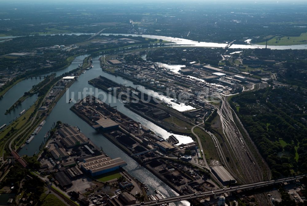 Duisburg von oben - Hafen von Duisburg im Bundesland Nordrhein-Westfalen