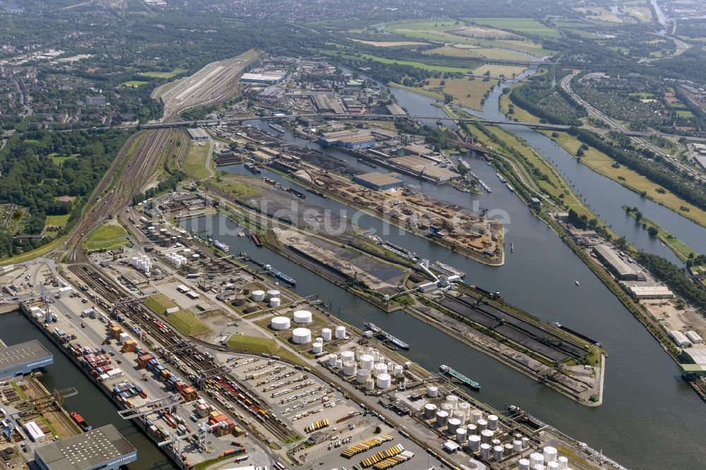 Duisburg von oben - Hafen von Duisburg im Bundesland Nordrhein-Westfalen