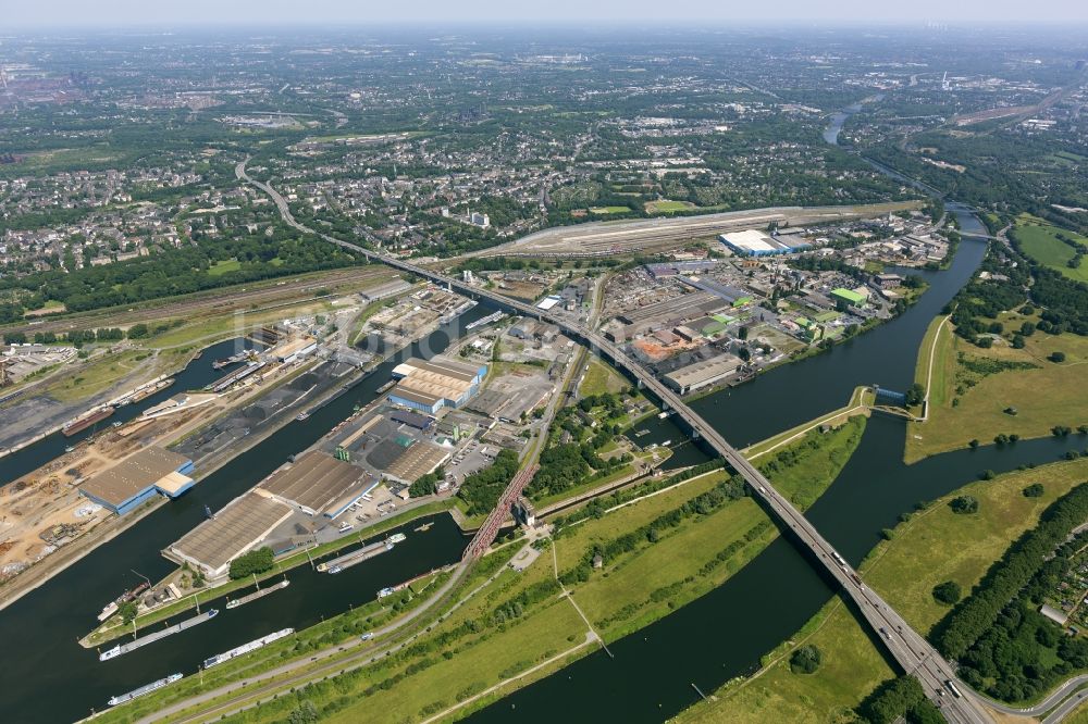 Duisburg aus der Vogelperspektive: Hafen von Duisburg im Bundesland Nordrhein-Westfalen