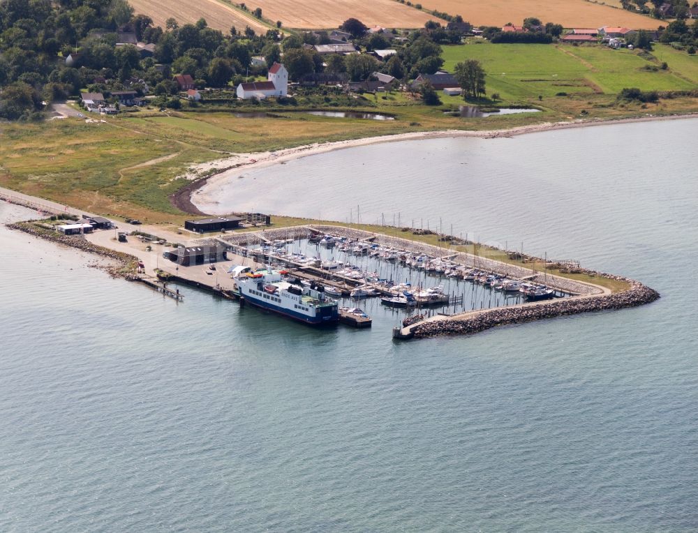 Luftaufnahme Endelave - Hafen von Endelave in Dänemark