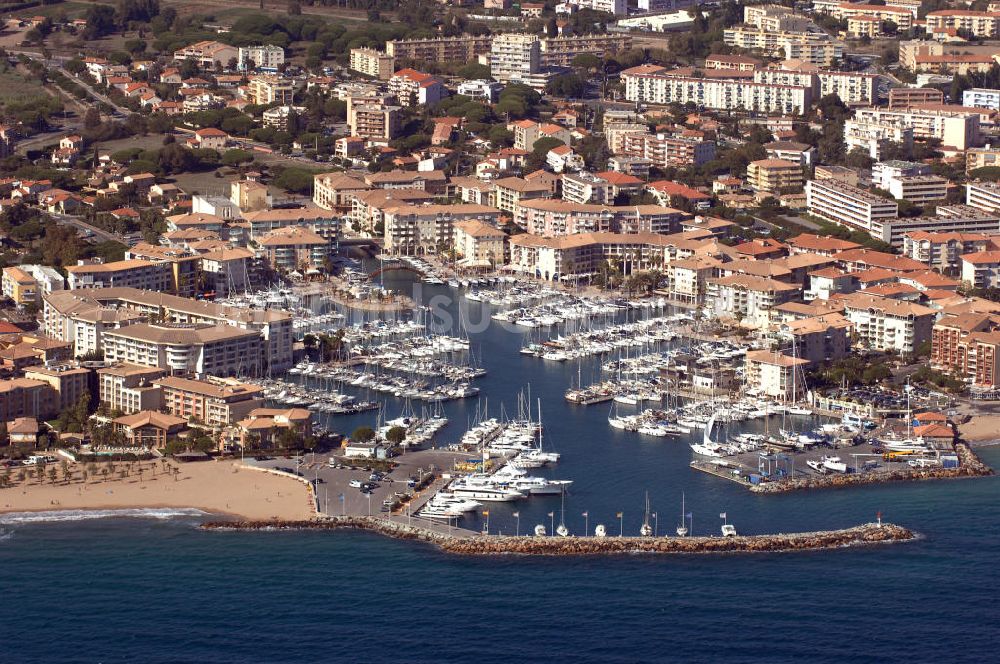 Luftaufnahme Fréjus - Hafen von Fréjus an der Cote d'Azur in Frankreich