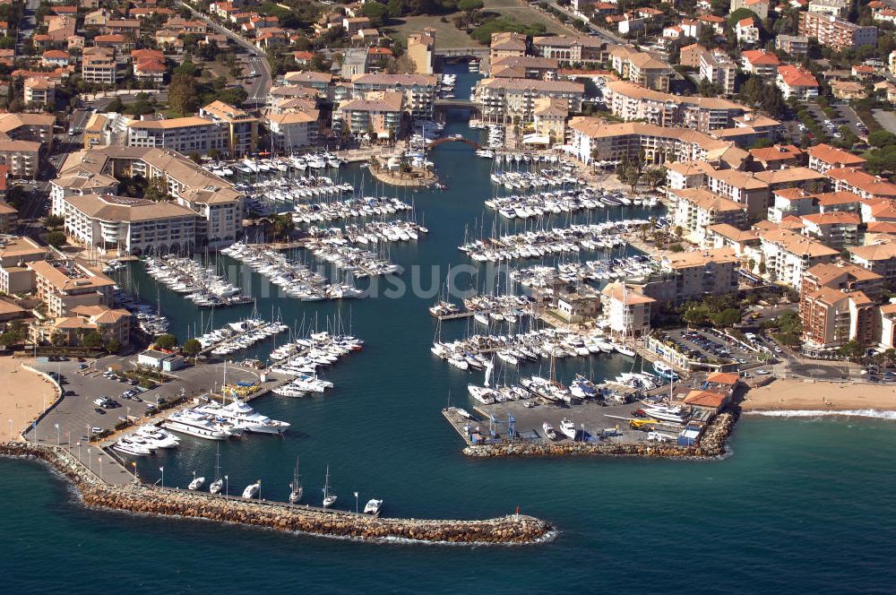 Luftaufnahme Fréjus - Hafen von Fréjus an der Cote d'Azur in Frankreich