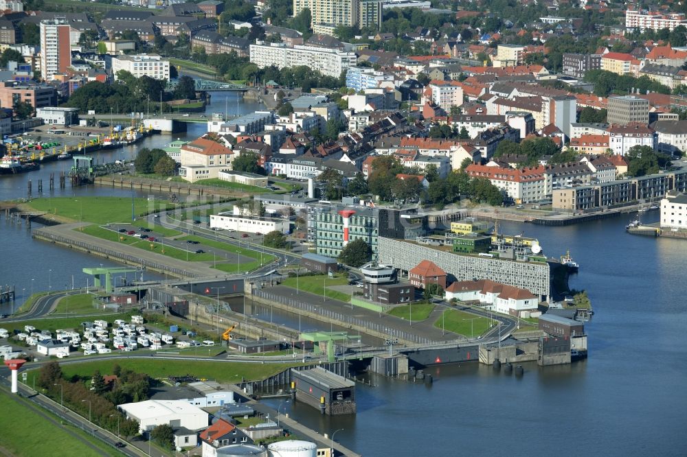 Bremerhaven von oben - Hafen- Gegend im Süden von Bremerhaven im Bundesland Bremen