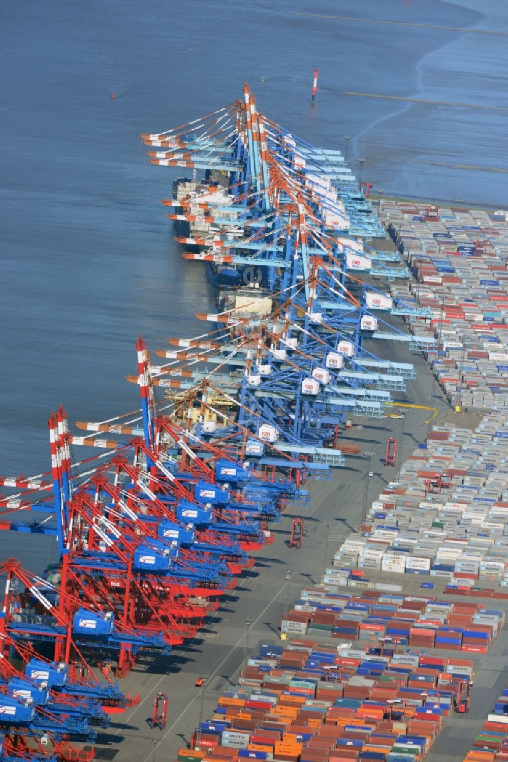 Luftaufnahme Bremerhaven - Hafen - Gelände des Containerterminal und Überseehafen Bremerhaven