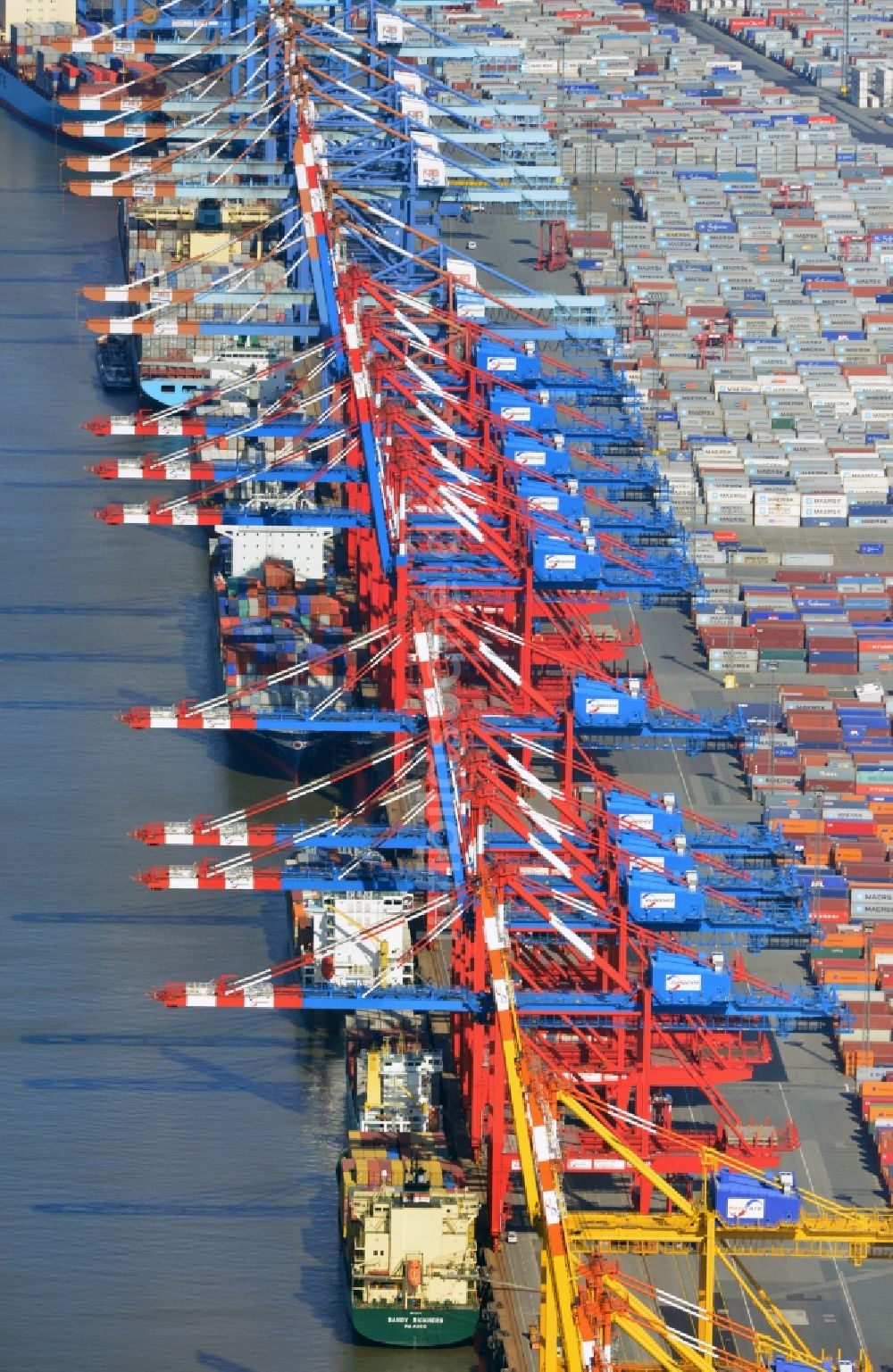 Bremerhaven von oben - Hafen - Gelände des Containerterminal und Überseehafen Bremerhaven