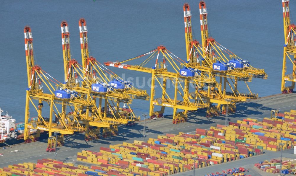 Bremerhaven aus der Vogelperspektive: Hafen - Gelände des Containerterminal und Überseehafen Bremerhaven