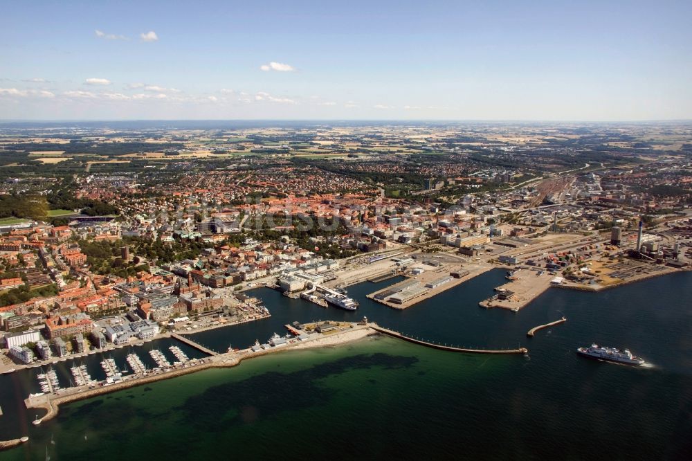 Helsingborg aus der Vogelperspektive: Hafen Helsingborg am Ufer des Öresund in Schonen in Schweden