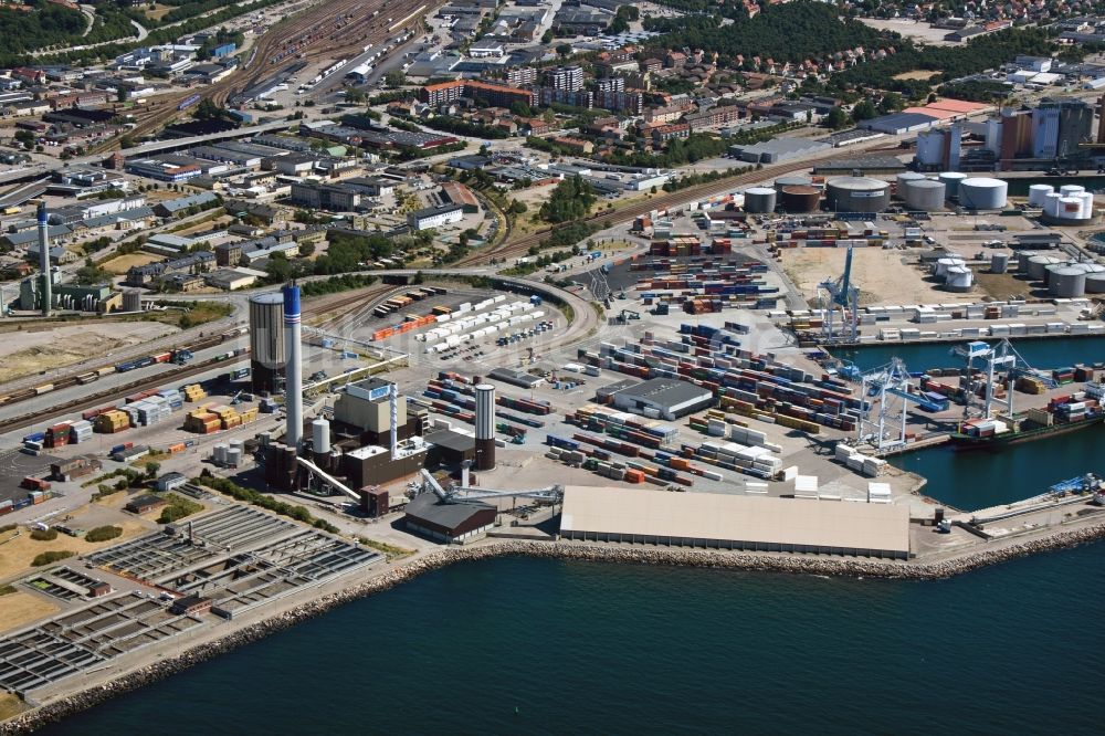 Helsingborg von oben - Hafen Helsingborg am Ufer des Öresund in Schonen in Schweden