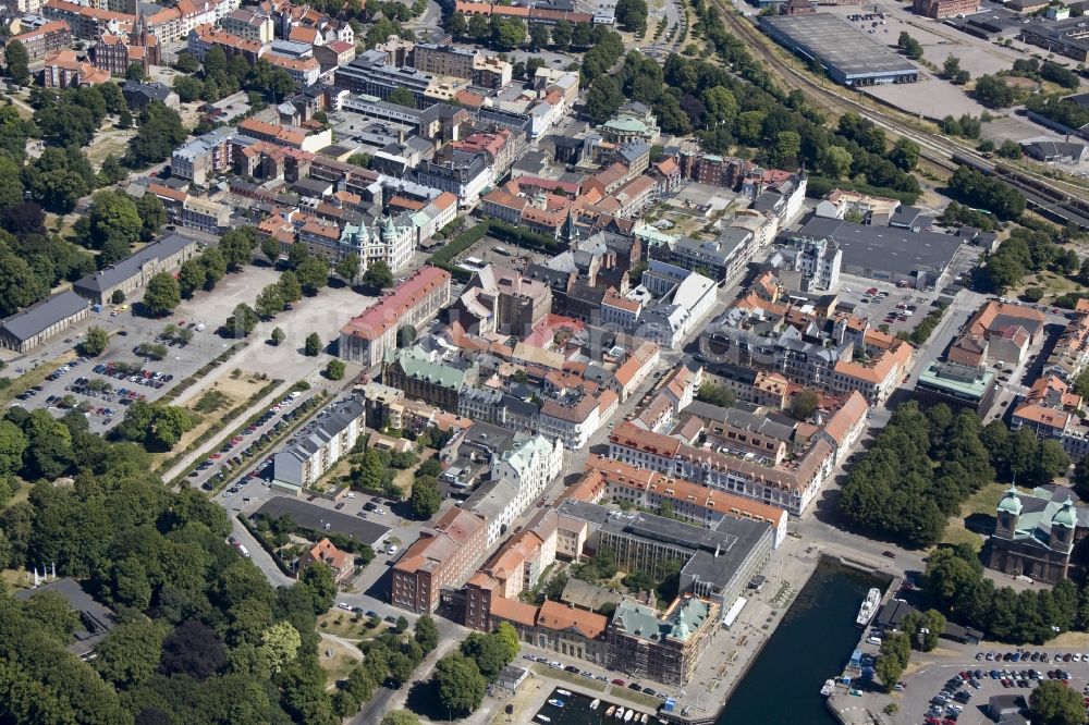 Luftaufnahme Landskrona - Hafen- und Industriestadt Landskrona am Öresund in Schweden