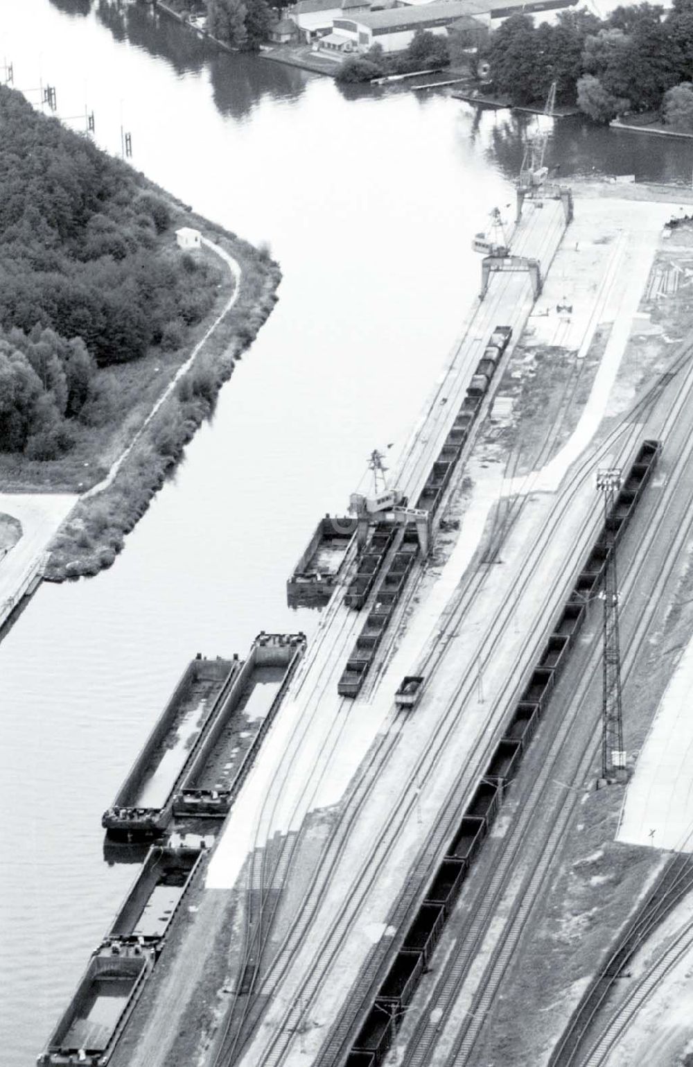 Luftaufnahme KÖNIGS WUSTERHAUSEN / BRANDENBURG - Hafen in Königs-Wusterhausen. 16.09.90