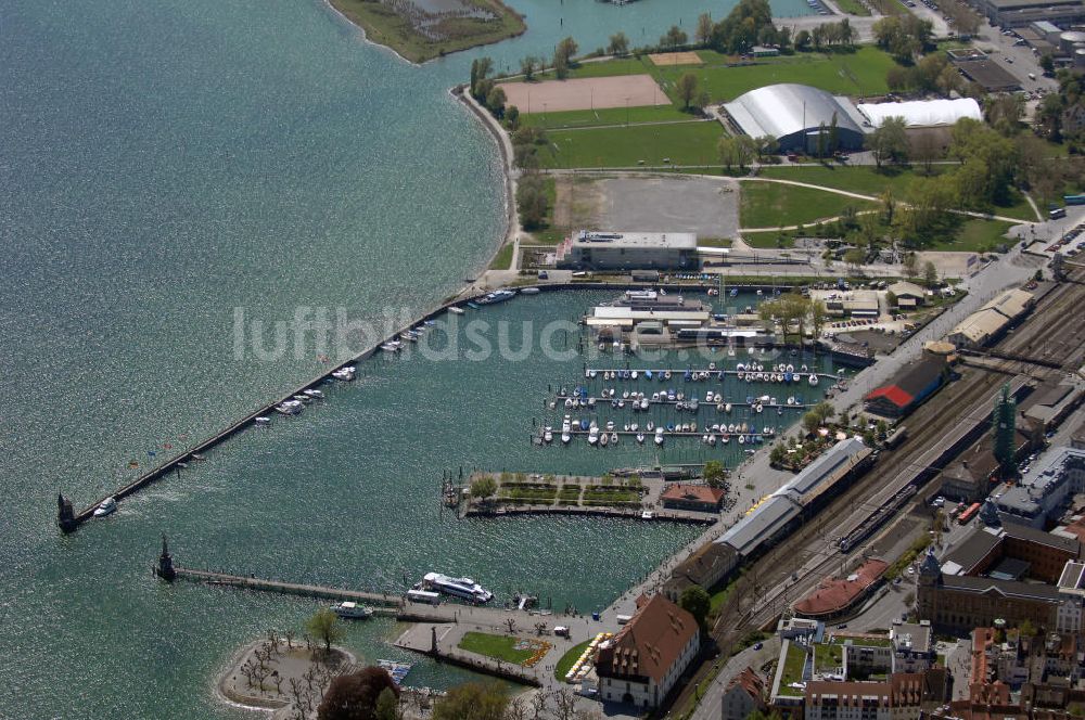 Konstanz von oben - Hafen und Konzilgebäude in Konstanz