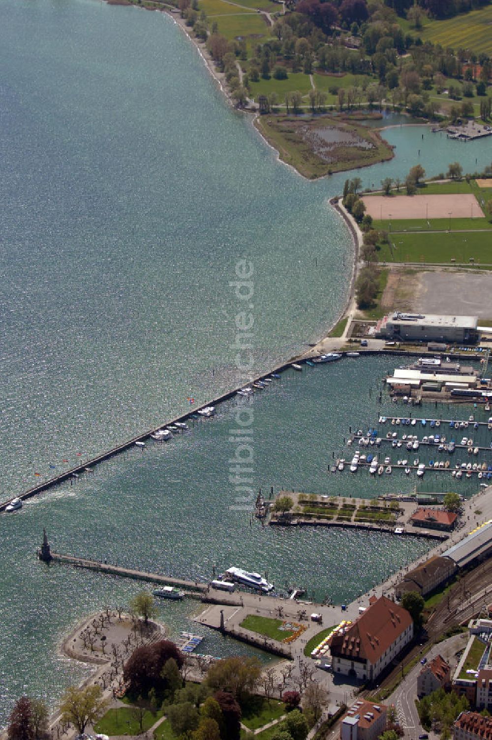 Konstanz aus der Vogelperspektive: Hafen und Konzilgebäude in Konstanz