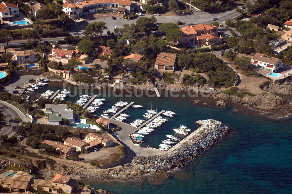 Luftbild Les Issambres - Hafen von Les Issambres an der Cote d'Azur in Frankreich